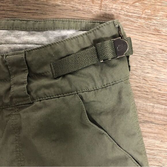 Nike Women’s Khaki Shorts, Size S 4-6, waist adjustable straps - Picture 3 of 10